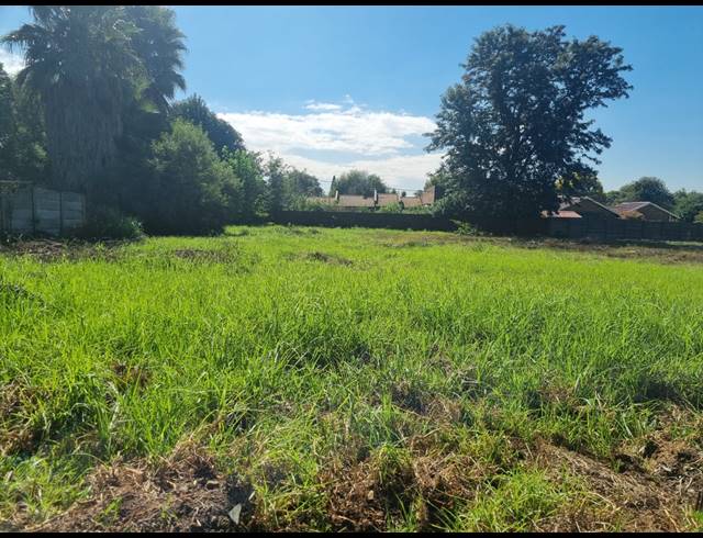 1,060M² VACANT LAND FOR SALE IN FALCON RIDGE